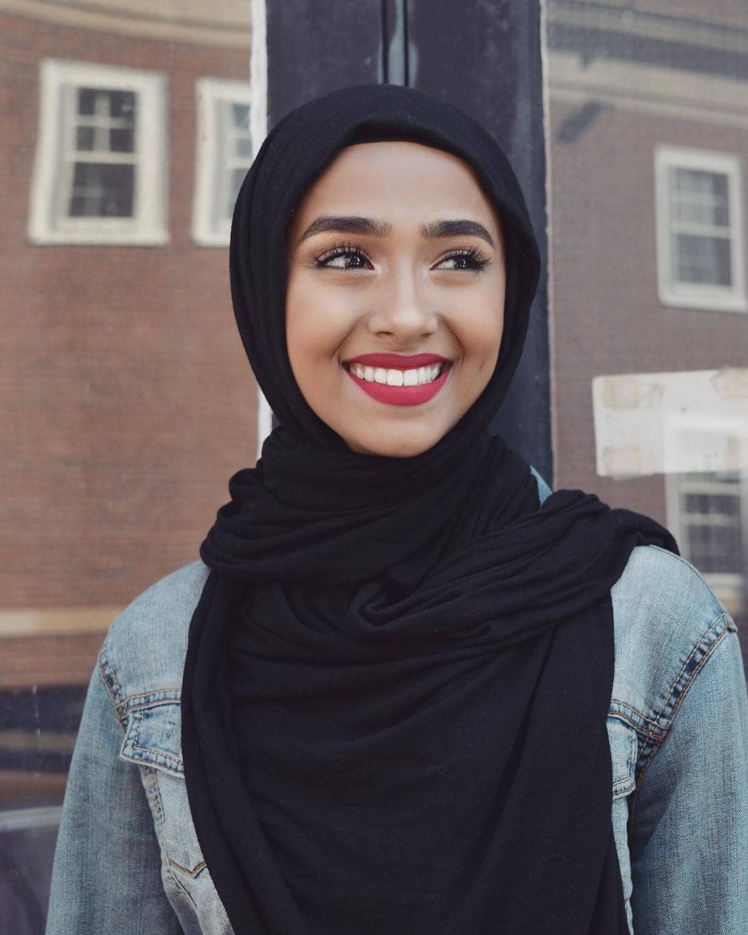 How To Easily Style An All Black Outfit - Hijab Fashion Inspiration