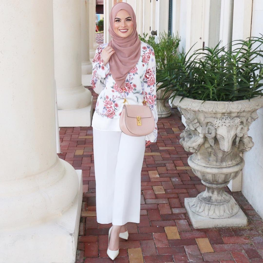 15 Looks That Prove White Pants Add So Much Style - Hijab Fashion ...