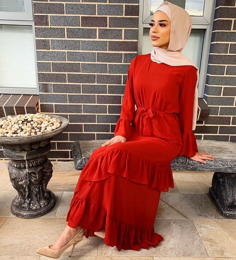 Sana Sayed Most Stunning & Stylish Looks - Hijab Fashion Inspiration