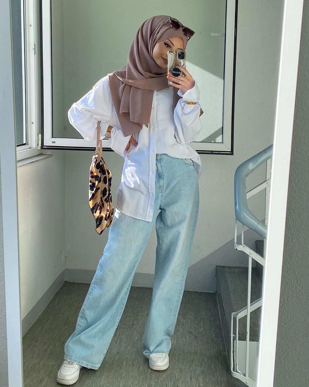 21 Inspiring Looks To Wear The White Shirt Hijab Fashion Inspiration 9285