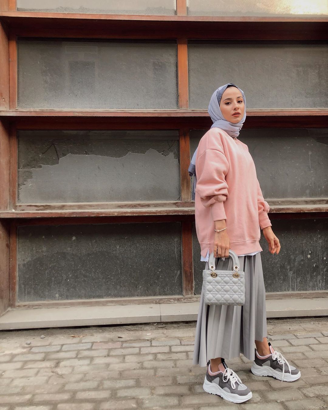 All The Ways To Wear Sweaters With Skirts - Hijab Fashion Inspiration