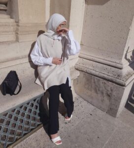 Sleeveless Sweater Trend: All The Ways To Wear It - Hijab Fashion ...