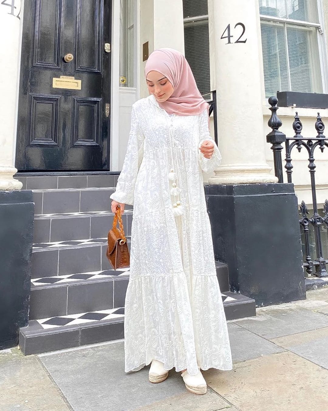 Hijab Colors To Adopt With An All White Outfit - Hijab Fashion Inspiration