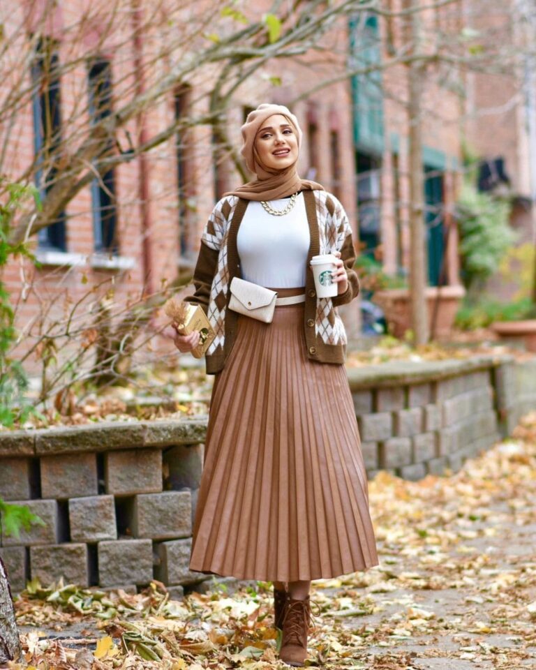 Chic Winter Outfits Featuring Pleated Skirts - Hijab Fashion Inspiration