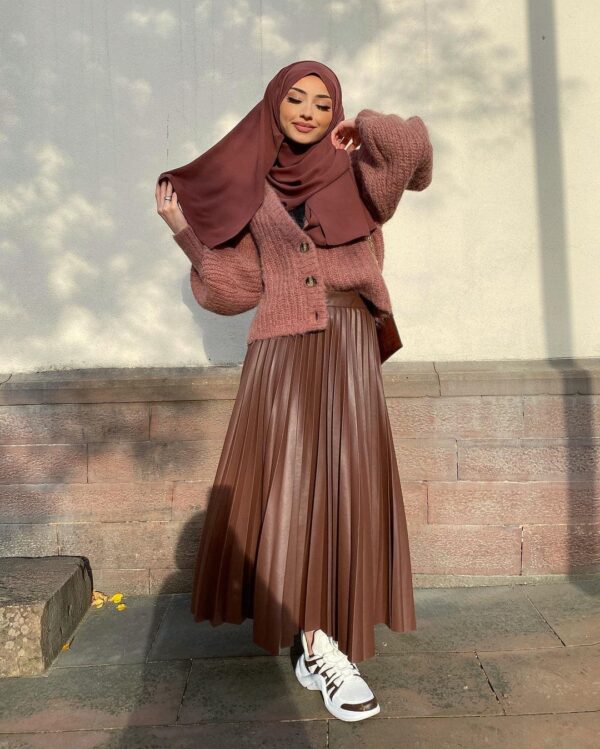 Chic Winter Outfits Featuring Pleated Skirts - Hijab Fashion Inspiration