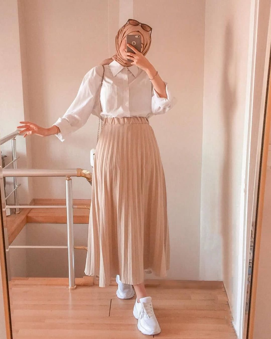 Chic Winter Outfits Featuring Pleated Skirts - Hijab Fashion Inspiration