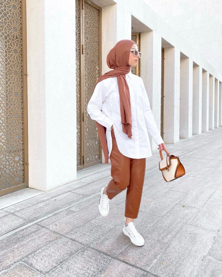 15 Looks That Prove Brown Pants Add So Much Style - Hijab Fashion ...