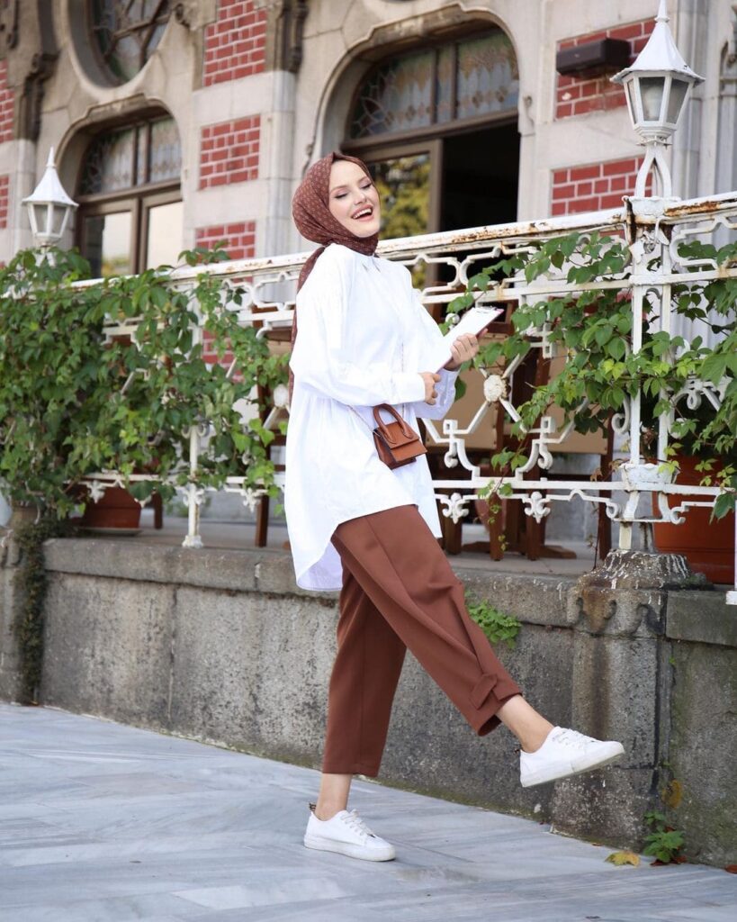 15 Looks That Prove Brown Pants Add So Much Style - Hijab Fashion  Inspiration